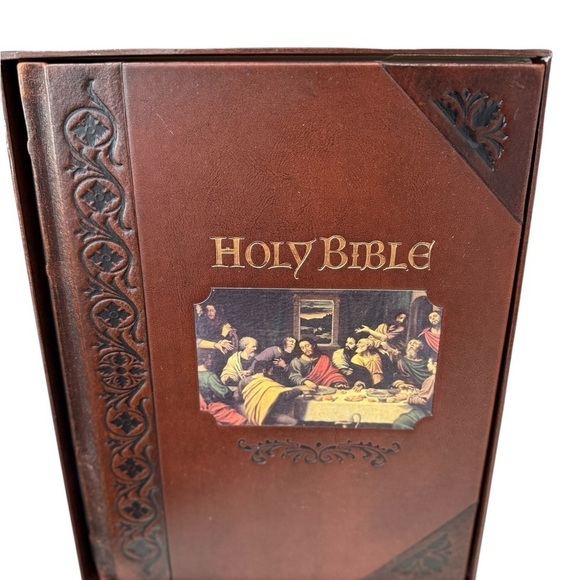 Holy Bible Family Heritage Edition 2009 Genesis New in Box with Concordance. - Picture 3 of 11